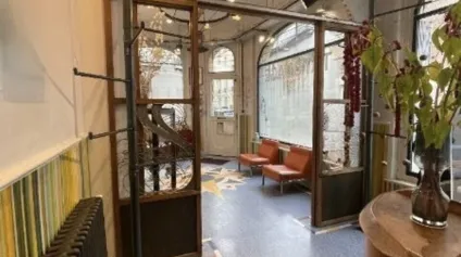 A LOUER REIMS CENTRE VILLE - LOCAL COMMERCIAL EN ANGLE DE RUE D'ENVIRON 100m2 - Offre immobilière - Arthur Loyd