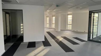 TOURS NORD BUREAUX A LOUER 227 M² 5 PARKINGS - Offre immobilière - Arthur Loyd