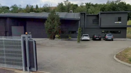 &Agrave; VENDRE / A LOUER : B&acirc;timent de 935 m&sup2; enti&egrave;rement r&eacute;nov&eacute; en 2022, sur un terrain de 3 660 m&sup2; avec r&eacute;serve fonci&egrave;re situ&eacute; sur la commune du Chambon Feugerolles - Offre immobilière - Arthur Loyd