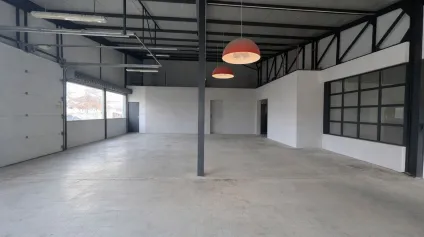 LOCAUX À LOUER à MONTBRISON : Local 1 avec quai et chambres froides, Local 2 showroom avec stockage - Offre immobilière - Arthur Loyd