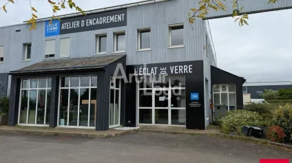 Local commercial avec visibilité et accès facile au sein de la Route du Meuble ! - Offre immobilière - Arthur Loyd