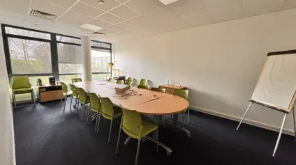 TOURS NORD - L'AERONEF - D 910 ET ECHANGEUR A10 - A LOUER BUREAU DE 33 M² - EN RDC - Offre immobilière - Arthur Loyd