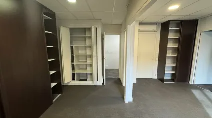 TOURS CENTRE BUREAUX A LOUER 50 M² AVEC GARAGE ET CAVE RDC - Offre immobilière - Arthur Loyd