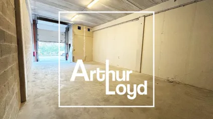 Local d'activité à louer - Dépôt de stockage grande hauteur, accès PL, porte sectionnelle, Montpellier Sud - Offre immobilière - Arthur Loyd
