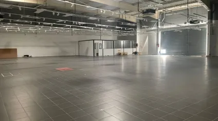 A LOUER : grand local commercial à Chambly - Offre immobilière - Arthur Loyd