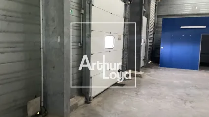 LOCAUX D'ACTIVITE A LOUER AVEC COUR PRIVATIVE - Offre immobilière - Arthur Loyd