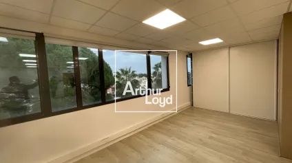 Bureaux à vendre au sein d'un pôle médical structurant - 90 m² avec stationnements privatifs - Offre immobilière - Arthur Loyd