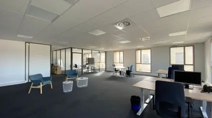 BUREAUX DE TRÈS BON STANDING À LOUER - DERNIER ÉTAGE - Offre immobilière - Arthur Loyd