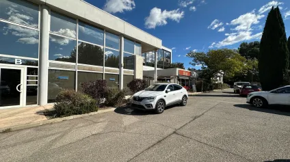 BUREAUX PETITE SURFACE À VENDRE EN ÉTAGE - Offre immobilière - Arthur Loyd