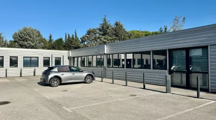 Local mixte à louer sur le Pôle d'Activités d'AIX EN PROVENCE - Offre immobilière - Arthur Loyd