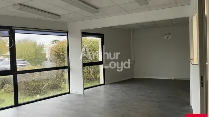 A LOUER - STE GEMMES SUR LOIRE - LOCAL D'ACTIVITÉ 245 m² - Offre immobilière - Arthur Loyd
