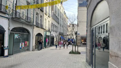 Location local commercial à Nantes centre avec grande vitrine de 80 m2 - Offre immobilière - Arthur Loyd