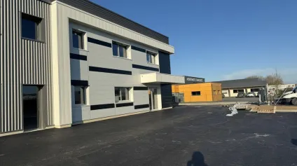 LA VILLE AUX DAMES ENTREPOT A LOUER 375 M² SECTEUR SAINT PIERRE DES CORPS SITE NEUF - Offre immobilière - Arthur Loyd