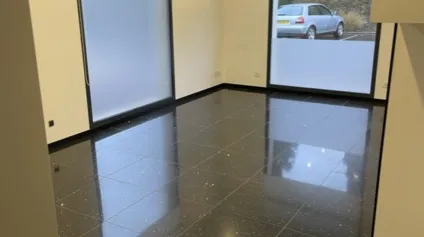 Local commercial de 73 m2 environ à louer à Vineuil-Saint-Firmin - Offre immobilière - Arthur Loyd