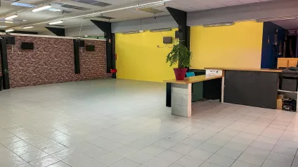 A LOUER - LOCAL COMMERCIAL - 800 M2 - SAINT-QUENTIN. - Offre immobilière - Arthur Loyd