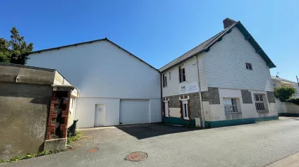 Locaux d'activité à vendre à Savenay centre avec stationnement privé - Offre immobilière - Arthur Loyd