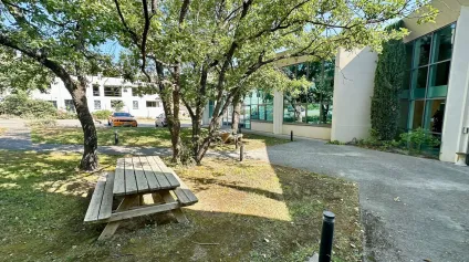 BUREAUX EN RDC AVEC PARKINGS À LOUER - Offre immobilière - Arthur Loyd