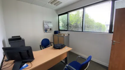 BUREAUX154 M² A LOUER PORTE DECOMERCE AVEC ESPACE EXTERIEUR - Offre immobilière - Arthur Loyd