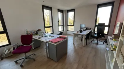 A Nantes, local miste à louer avec un grand terrain. - Offre immobilière - Arthur Loyd