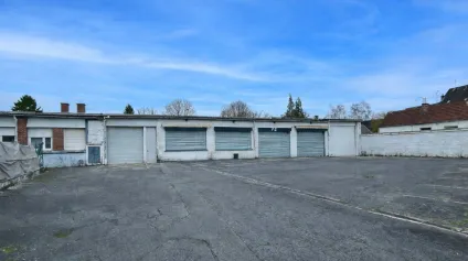 Rare sur le secteur : Entrepôt/Showroom avec bel effet d'enseigne - Offre immobilière - Arthur Loyd