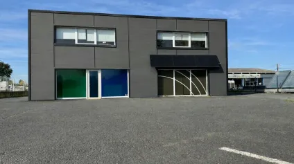 BALLAN-MIRÉ LOCAL D'ACTIVITÉ A LOUER 540 M² SUR AXE - Offre immobilière - Arthur Loyd