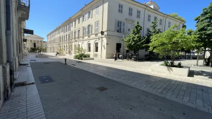 LOCAL COMMERCIAL À LOUER SANS DROIT D'ENTREE- MAISON CARRÉE NÎMES - Offre immobilière - Arthur Loyd