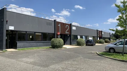 Locaux d'activité à louer à Villebon-sur-Yvette dans parc sécurisé rénové - Offre immobilière - Arthur Loyd