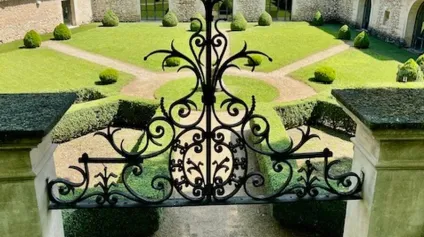 LOCAUX COMMERCIAUX D'EXCEPTION A VENDRE - Offre immobilière - Arthur Loyd