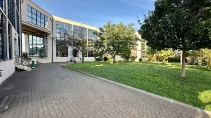 BUREAUX EN BON ÉTAT À VENDRE AU SEIN DU POLE D'ACTIVITÉ - Offre immobilière - Arthur Loyd