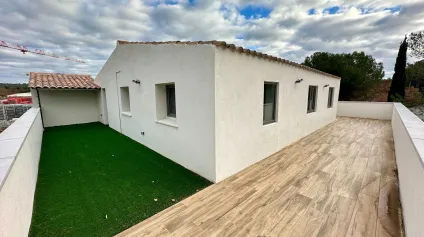 BUREAUX EN TRÈS BON ÉTAT À SAINT CANNAT EN LOCATION - Offre immobilière - Arthur Loyd