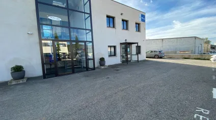 BUREAUX À VENDRE AVEC PARKING À EGUILLES - Offre immobilière - Arthur Loyd