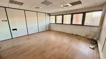 BUREAUX AVEC PARKING À LOUER EN CENTRE-VILLE D'AIX - Offre immobilière - Arthur Loyd
