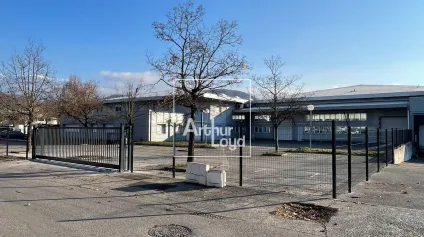 bâtiment d'activité 2411 m² environ - central, visible, fonctionnel. - Offre immobilière - Arthur Loyd