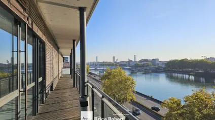 Bureaux à vendre Lyon Confluence lumineux avec vue Rhône et parking privatif - Offre immobilière - Arthur Loyd
