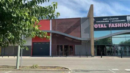 AVIGNON LE PONTET LOCAL COMMERCIAL A LOUER - Offre immobilière - Arthur Loyd