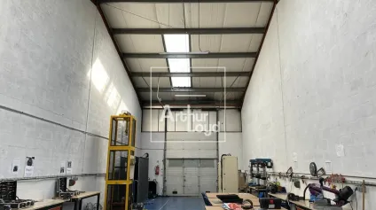 Zone Franche - A Louer Locaux d' activités - Offre immobilière - Arthur Loyd