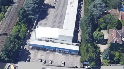 Local d’activités à louer à Lyon 9ème avec accès poids lourds et bureaux - Offre immobilière - Arthur Loyd