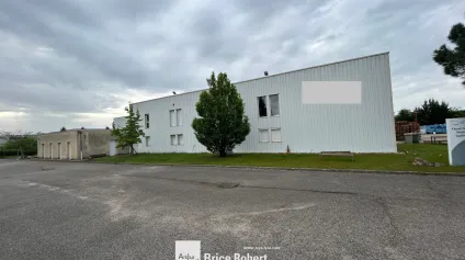 Local d'activités à vendre à Villette-d'Anthon avec parking et extension - Offre immobilière - Arthur Loyd