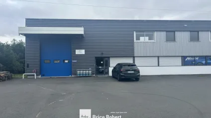 Location local d’activités avec grand stockage et parkings à Lozanne - Offre immobilière - Arthur Loyd