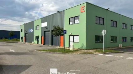 Local d'activités avec bureaux climatisés proche de l'A46 à vendre à Civrieux - Offre immobilière - Arthur Loyd