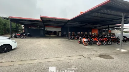 Bâtiment indépendant à vendre à Civrieux d’Azergues avec grand parking - Offre immobilière - Arthur Loyd