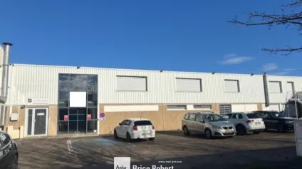 Bâtiment d’activités à vendre à Miribel rénové avec parking et ERP - Offre immobilière - Arthur Loyd