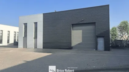 Location local d'activités à Chassieu avec parking et bureaux - Offre immobilière - Arthur Loyd