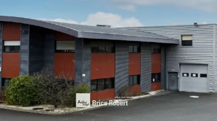 A louer ou à vendre - Local d'activités équipé de 2 portes de plain-pied et un quai de déchargement - Fleurieux-sur-l'Arbresle - Offre immobilière - Arthur Loyd