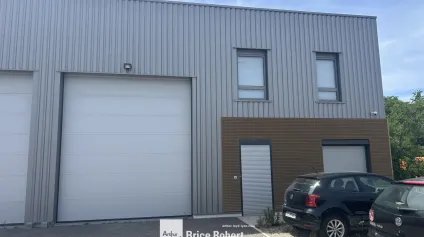 Location local d’activités avec cour privative à Corbas - Offre immobilière - Arthur Loyd