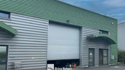 Local d'activités à vendre à Lozanne avec stockage RDC et 5 parkings privatifs - Offre immobilière - Arthur Loyd