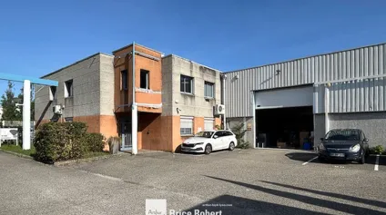 Locaux d'activités à louer à Chassieu avec grande hauteur sous plafond - Offre immobilière - Arthur Loyd