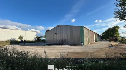 Location local d’activités indépendant à Trévoux proche axes autoroutiers - Offre immobilière - Arthur Loyd