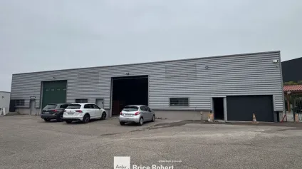 Location local d'activités avec possible aménagement des bureaux à Taluyers - Offre immobilière - Arthur Loyd