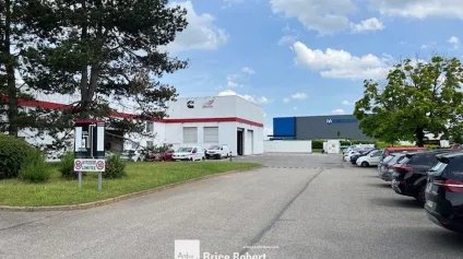 Locaux d’activité à vendre à Chassieu avec visibilité exceptionnelle sur A46 - Offre immobilière - Arthur Loyd